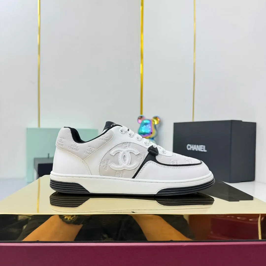👟👟Ex-factory price 620👟👟High quality! ! ! CHANEL Chanel 25A latest thick-soled casual sports shoes. The counter is synchronized. The counter is very popular. It is a shoe that is very difficult to buy. The most popular thick-soled casual shoes on the Internet. As you can imagine, the most popular thick-soled casual shoes can not be missed. It has both good looks and comfort. Simple and versatile. The thick sole increases the height and is super versatile. Whoever wears it will look better. Upper: cowhide stitching. Lining: breathable mesh. Outsole: TPU original outsole. Size: 35-41 👉